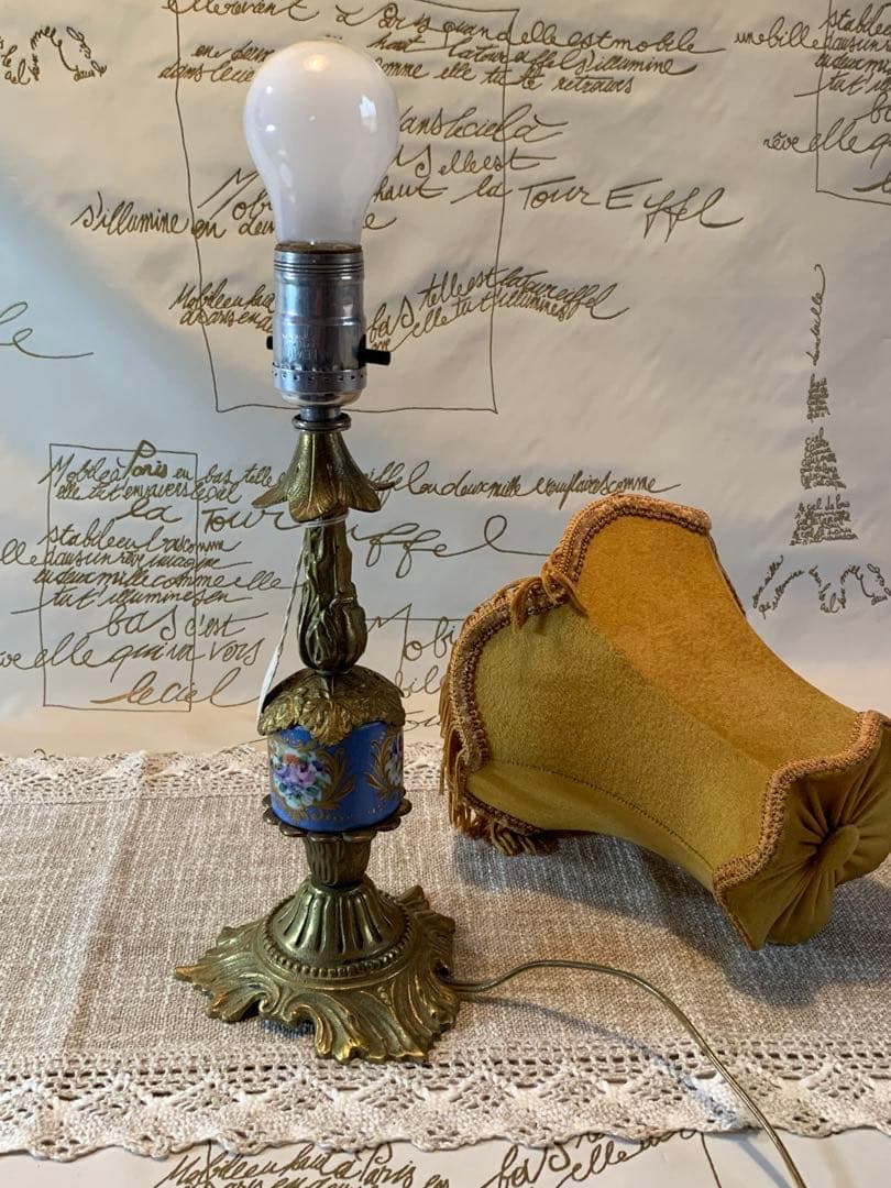 フランス製 アンティークのセーブル焼の電気スタンド！シェードも綺麗