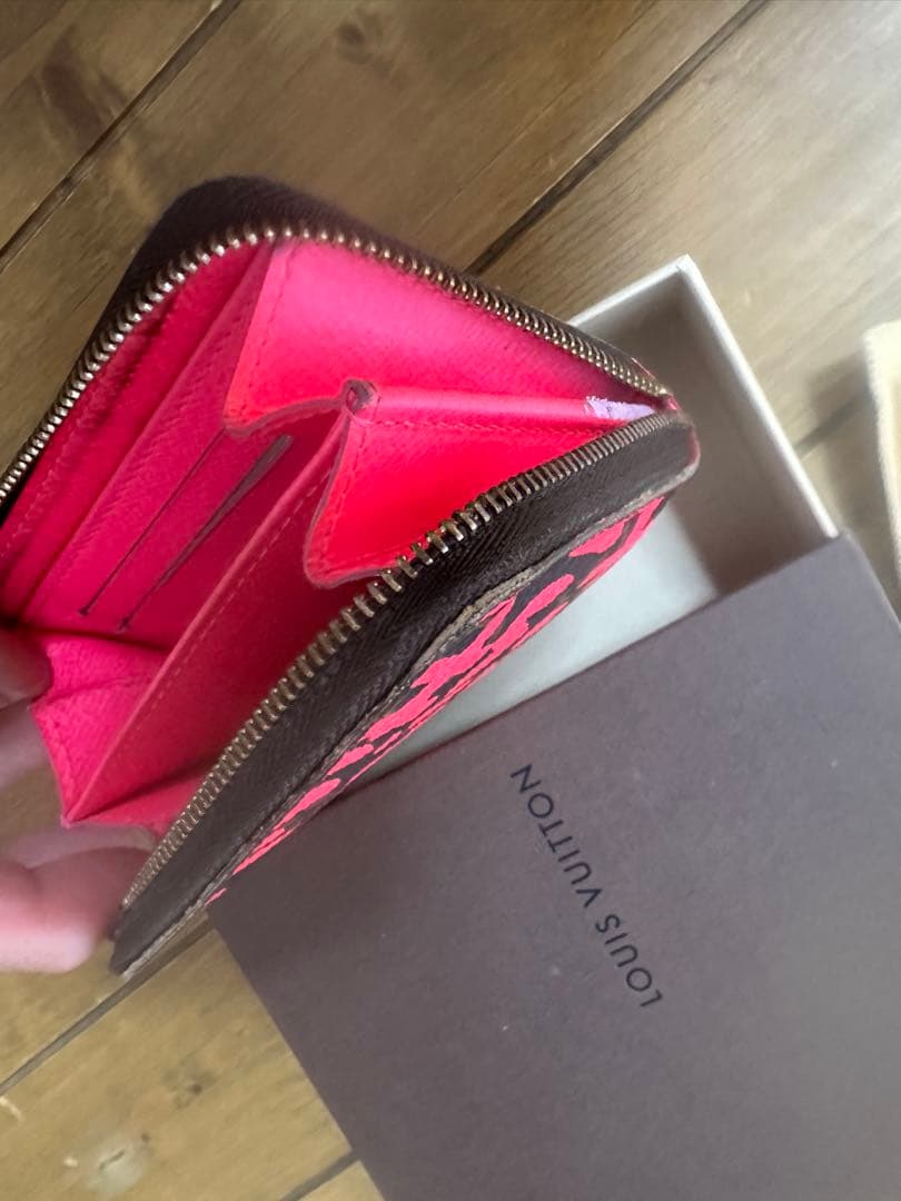 ルイヴィトン　ジッピーパースケース　モノグラムグラフィティ