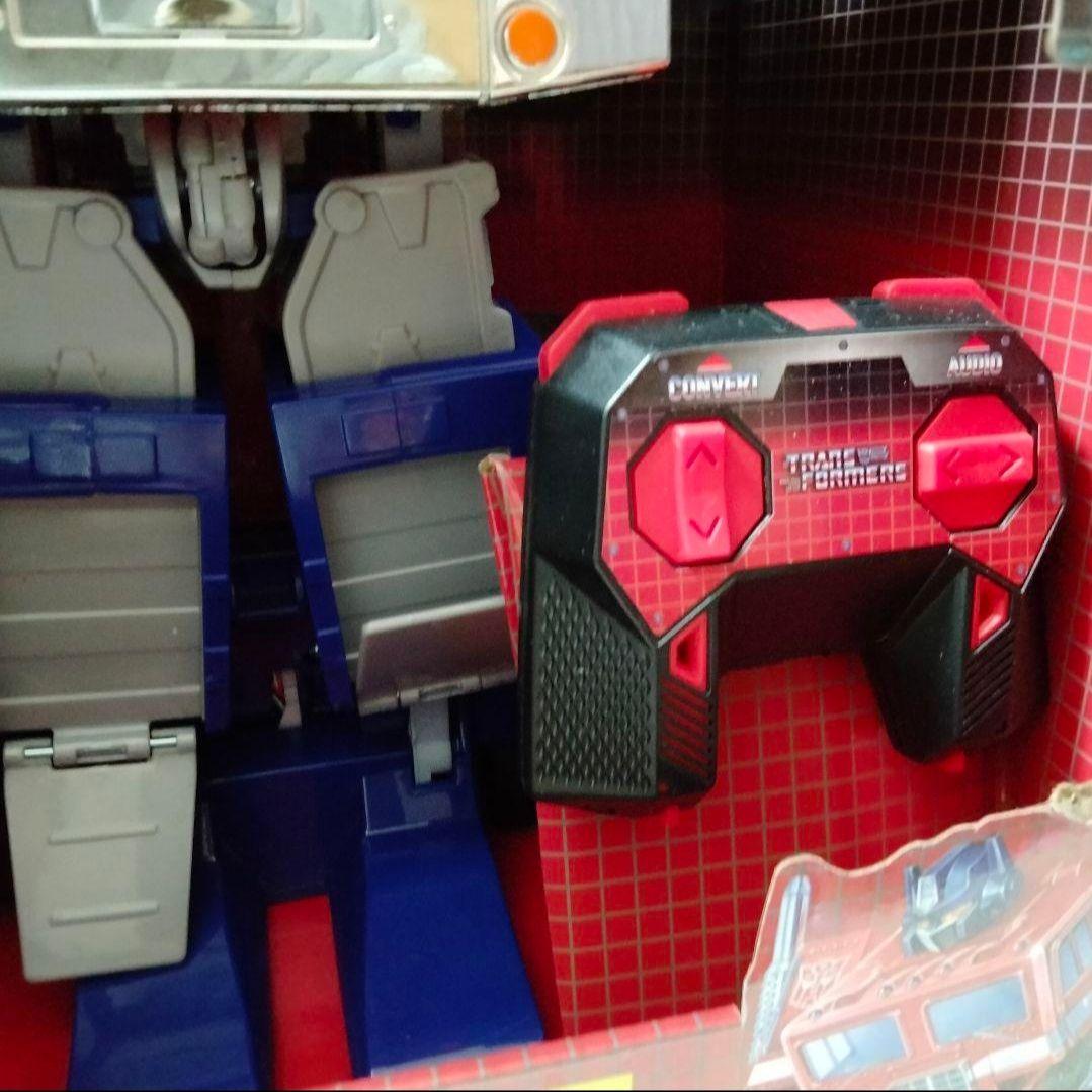 Jada Toysトランスフォーマー オプティマス プライム 変形するラジコン