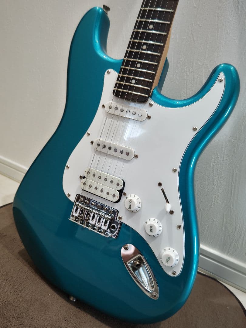 ストラトキャスターエレキギター　ターコイズブルー ストラトキャスターエレキギター ターコイズブルー Fender Made in