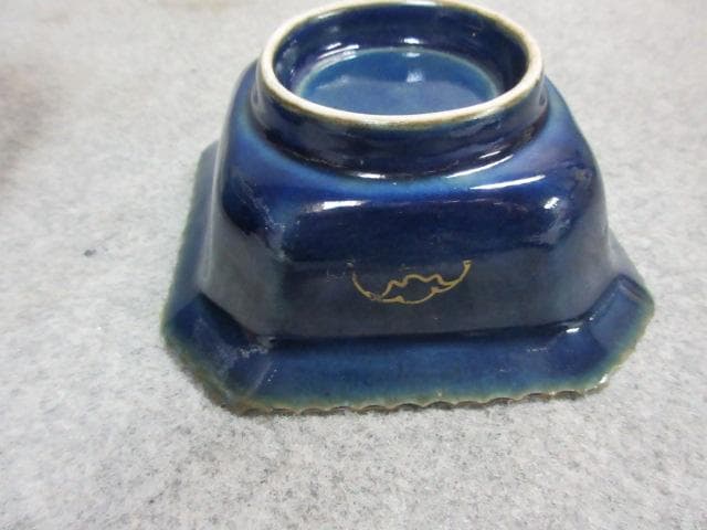 伊万里焼瑠璃金彩松竹梅にこうもり図三つ角鉢 [B24756] - メルカリ