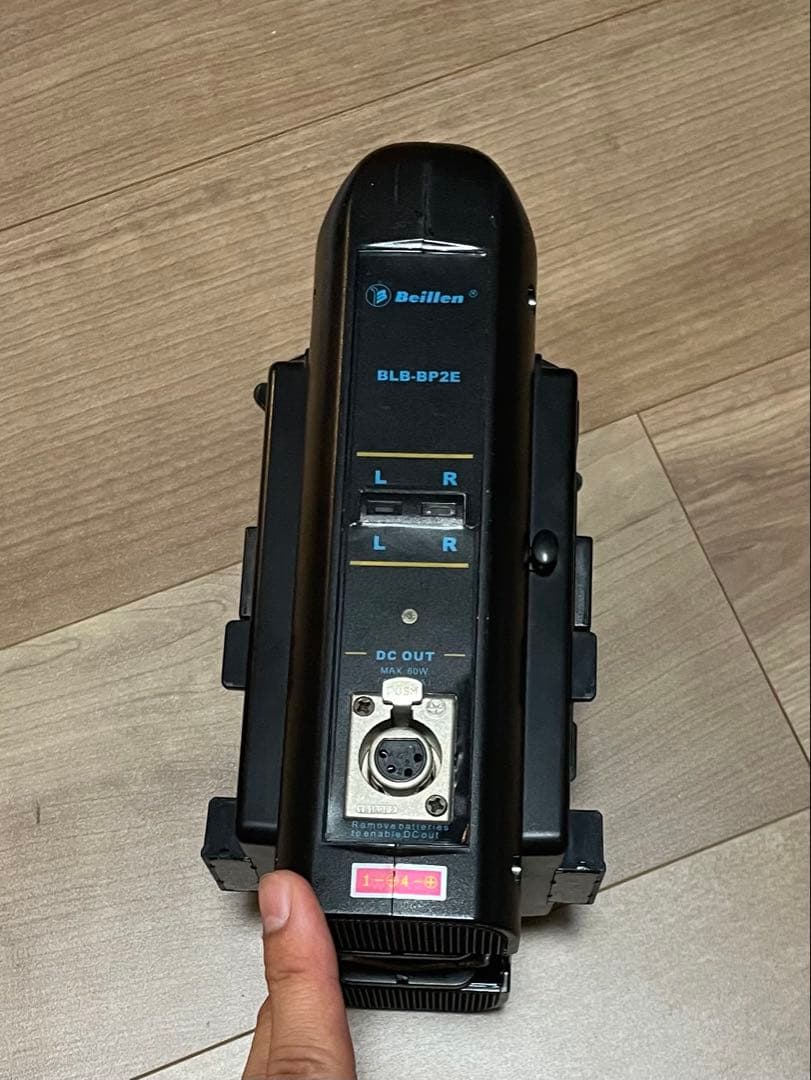 NEP Vマウントバッテリー用2連同時充電器 NEP Vマウントバッテリー用2連同時充電器 Vマウントバッテリー用充電器