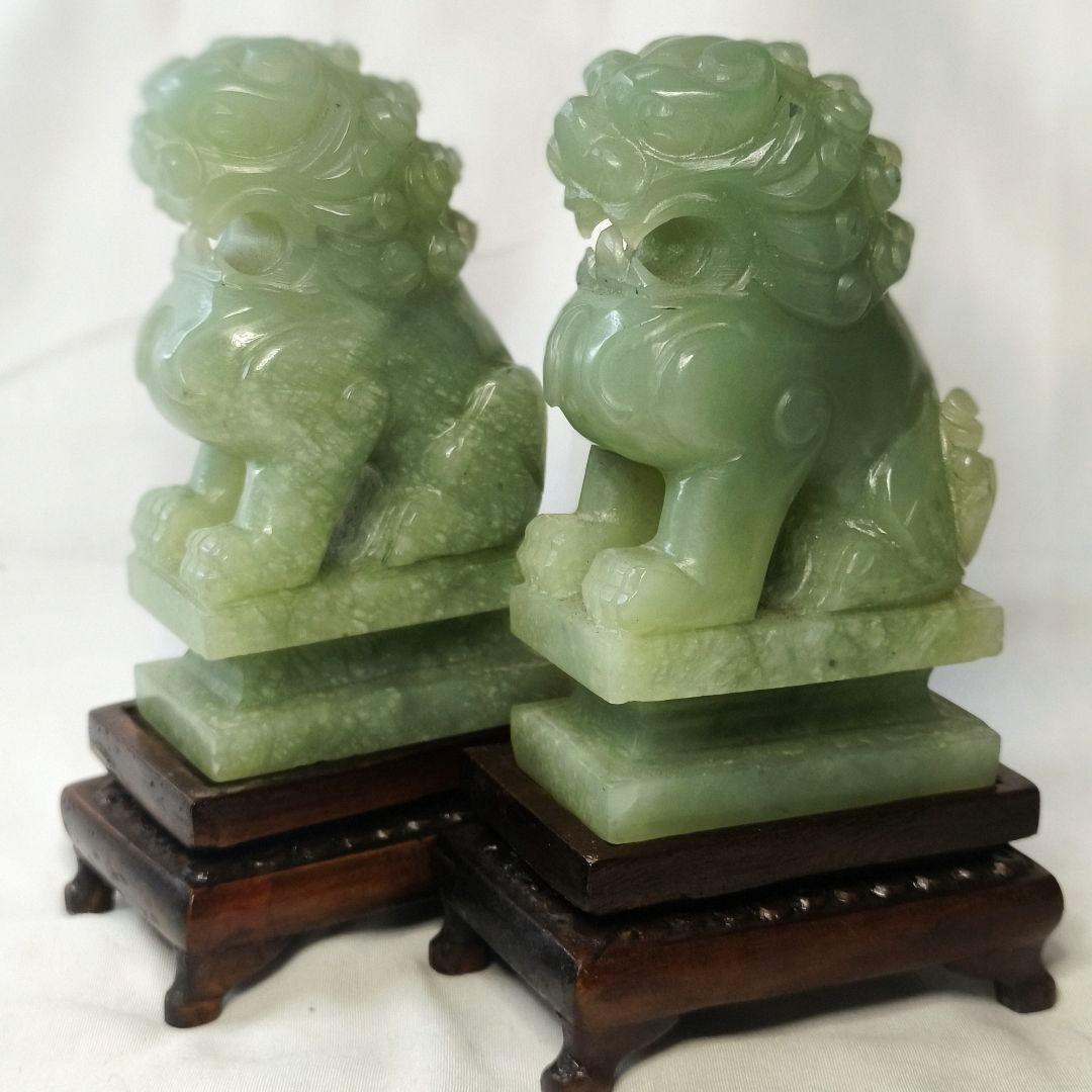 中国骨董 玉獅子一対 手彫唐木台付 清朝古美術 コレクター放出 天然石 風水開運 中国骨董 玉獅子一対 手彫唐木台付 清朝古美術 コレクター放出 天然石