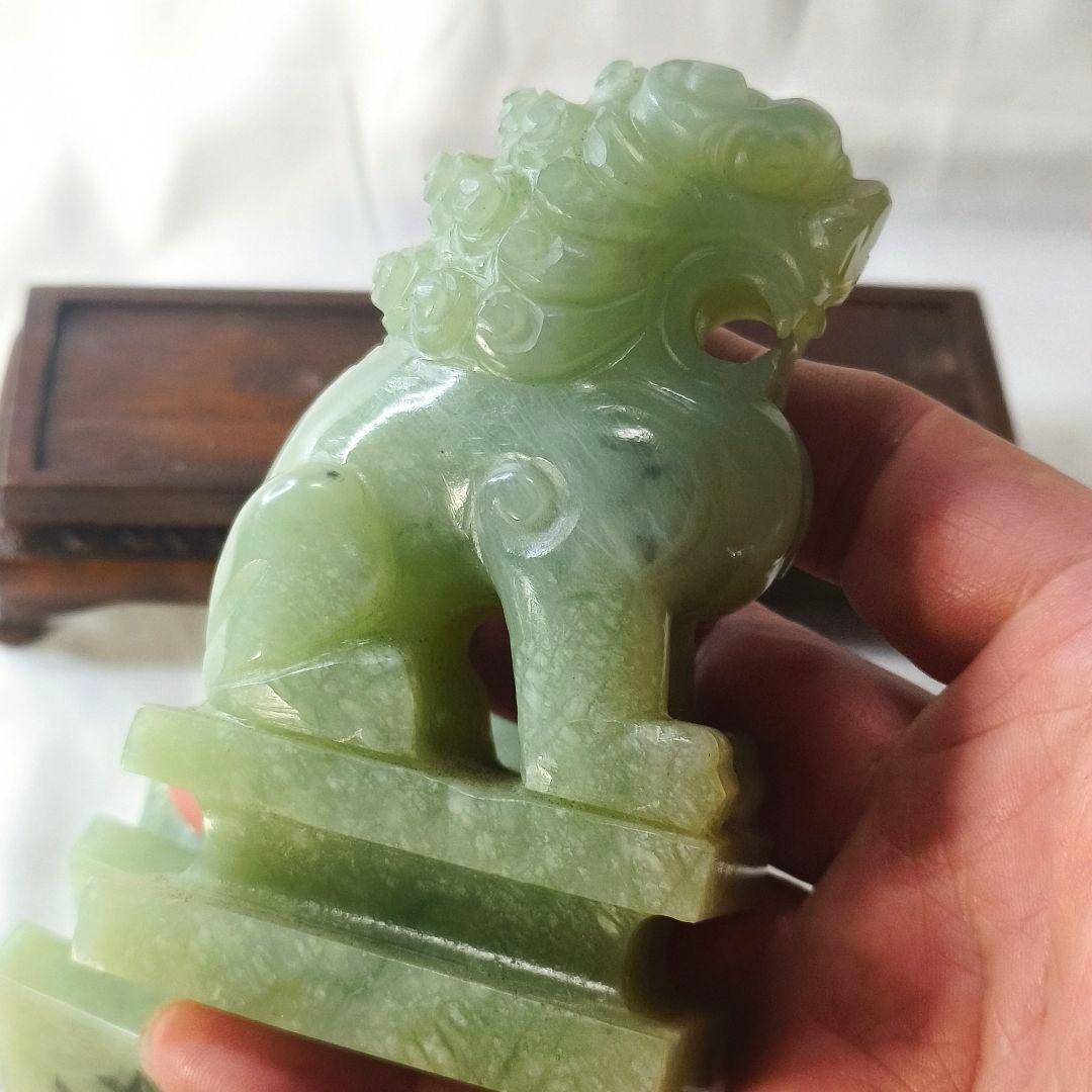 中国骨董 玉獅子一対 手彫唐木台付 清朝古美術 コレクター放出 天然石