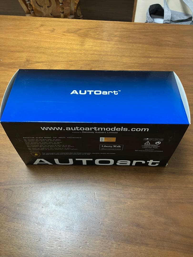 1/18 オートアート　AUTOart ランボルギーニ アヴェンタドールLBWK