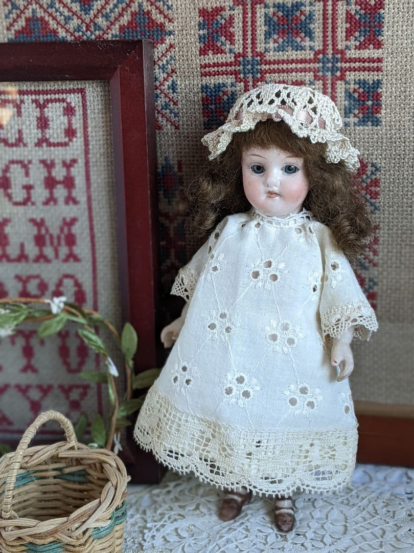 ドイツアンティークミニョネットビスクドールアンティークドール／レース