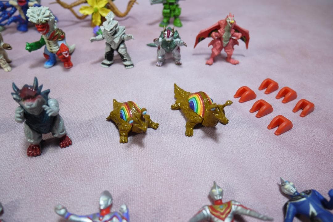 ウルトラマン　モンスター超全集　ほか　ミニフィギュア　36体