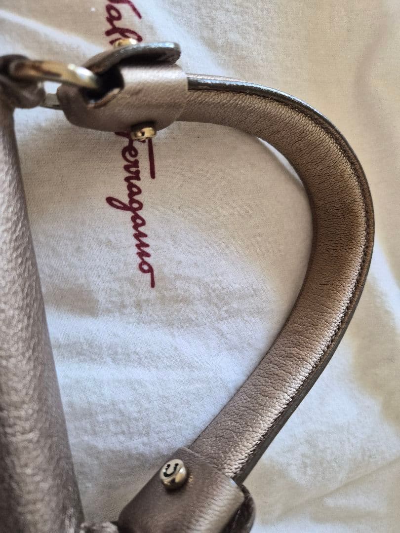 Ferragamoレディースバッグ