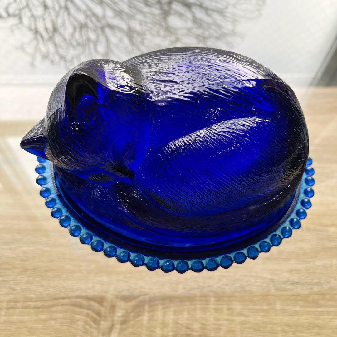 骨董 時代ガラス 希少 瑠璃色ガラス 眠り猫モチーフ 蓋物 菓子瓶