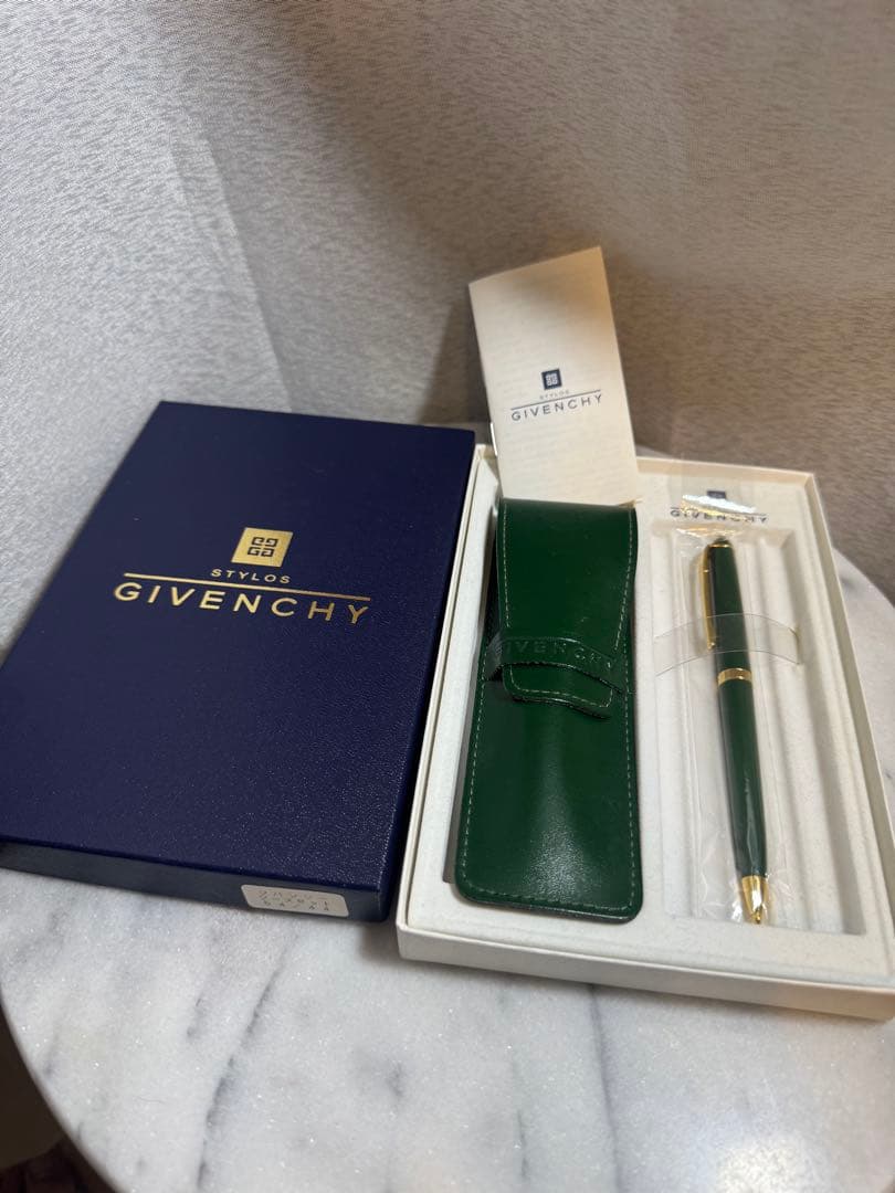 Givenchy 記念ギフトセット 赤＆緑 未使用保存品