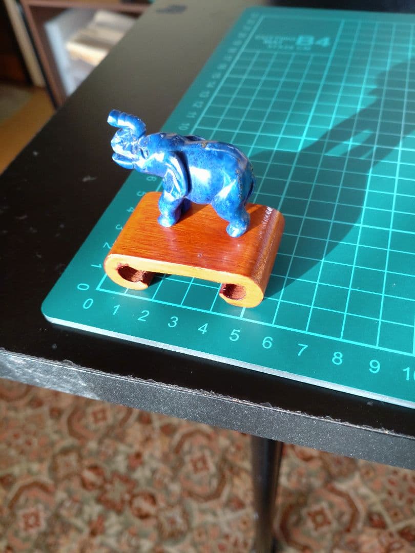 ラピス（瑠璃）の象の置物 - メルカリ