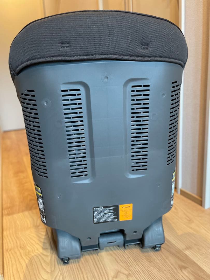 【新品未使用】コンビ ジョイトリップ アドバンス ジュニアシート　ブラウン