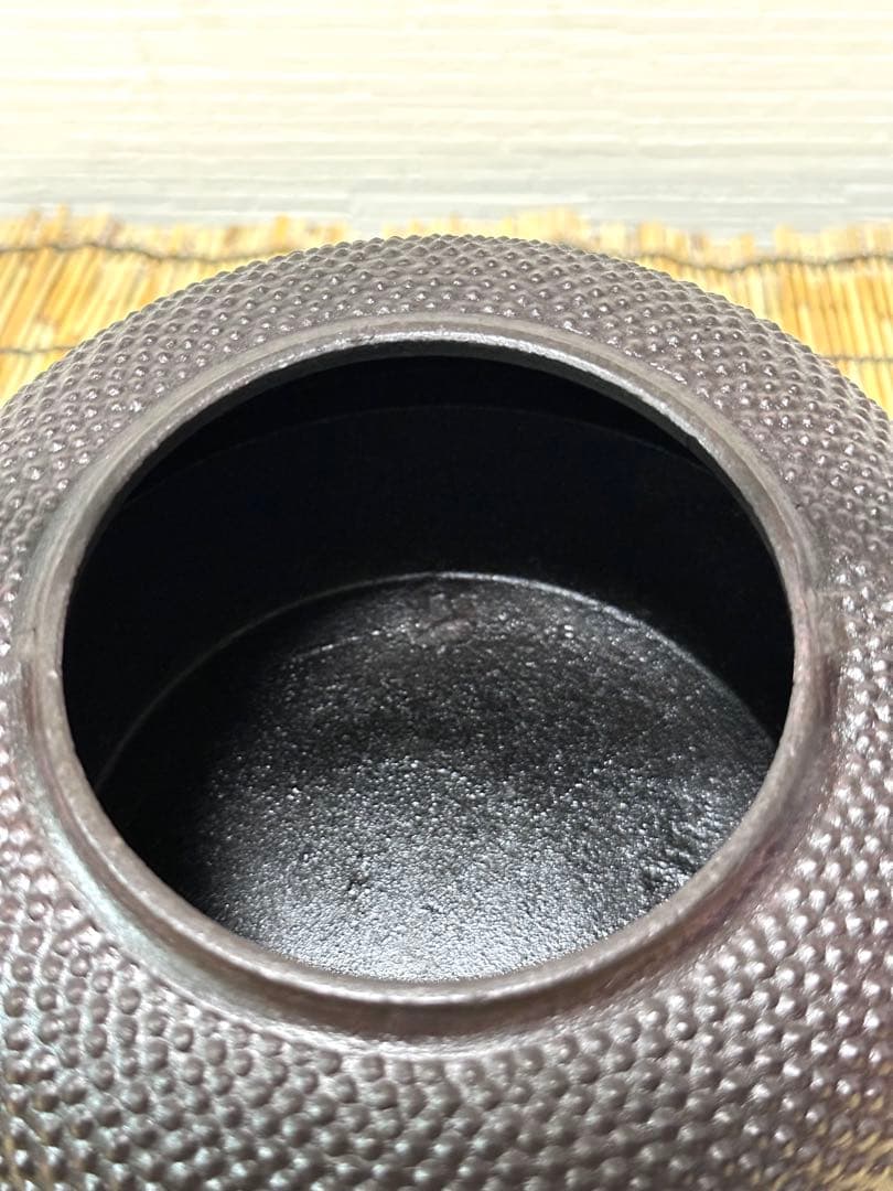 未使用、付属品付　岩手県奥州 佐秋鋳造所 佐藤守巨造 真作保証　南部鉄瓶