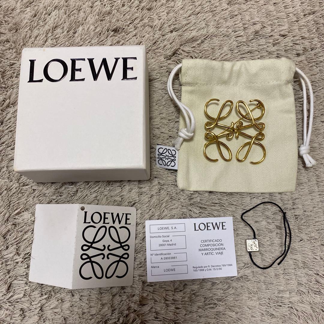 ロエベ　アナグラム　ブローチ　ゴールド アナグラム ブローチ ゴールド - LOEWE Japan official website