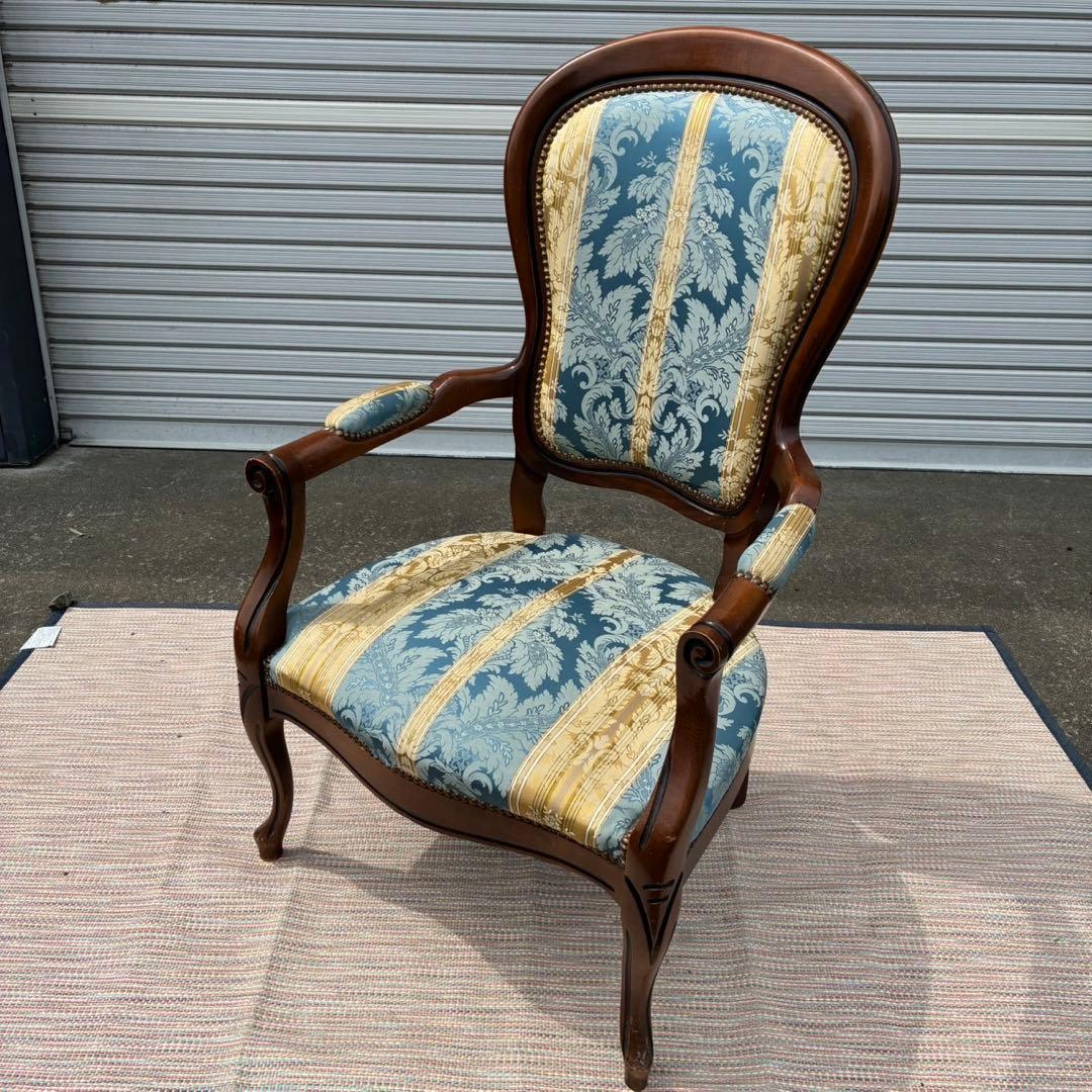 【送料込】アンティーク 家具　アームチェア 猫脚 猫足 椅子　1人掛けソファ アンティークの贅沢な椅子、猫脚が優雅なアーム付きの一人掛けソファ(q