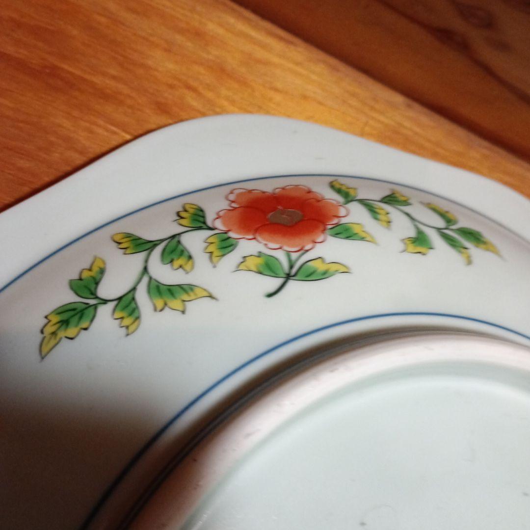 八角形の伝統的な絵柄陶器皿