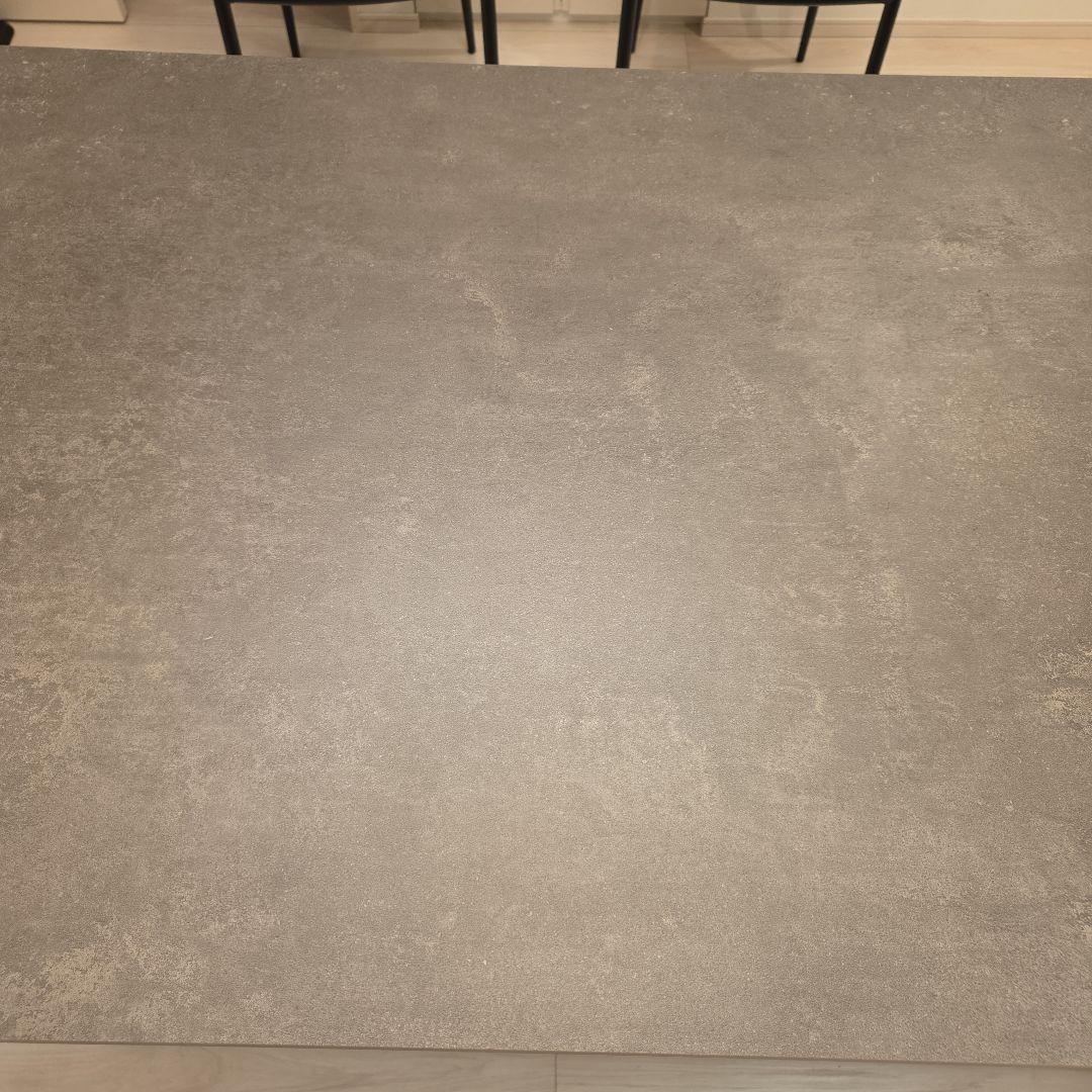 カリガリス トーキョー セラミックダイニングテーブル