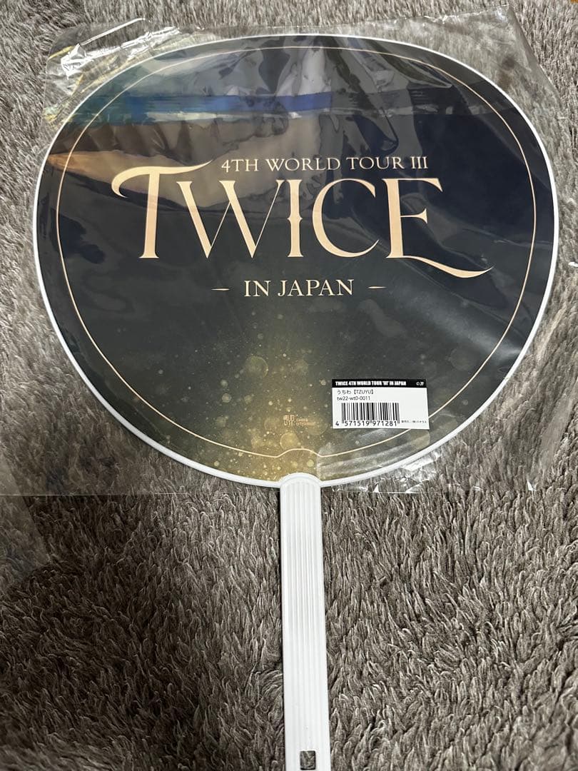 TWICE直筆サインうちわツウィ＋引退品 - メルカリ