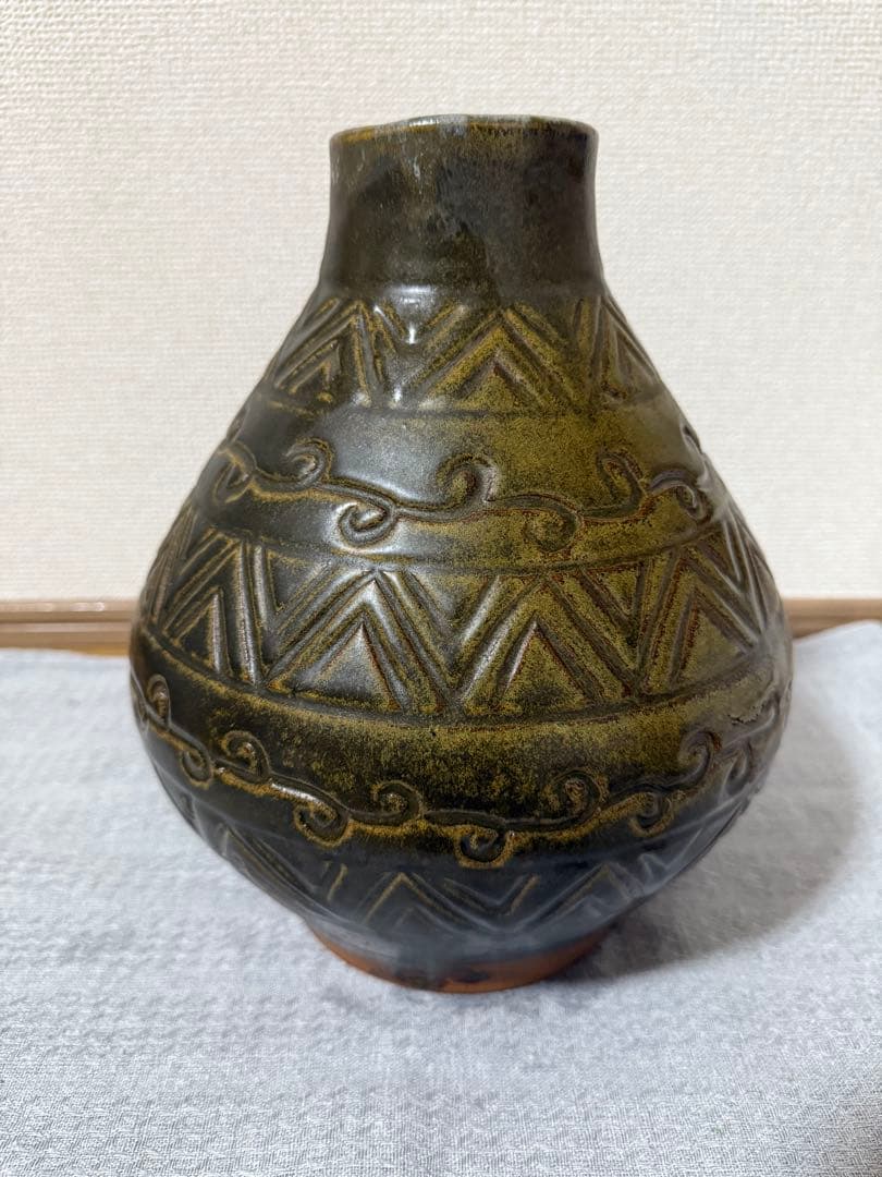 幾何学模様のダークグリーン茶色陶器花瓶 昭和レトロ アンティーク ハンドペイントが魅力のグリーンジャグ フランスアンティーク陶器