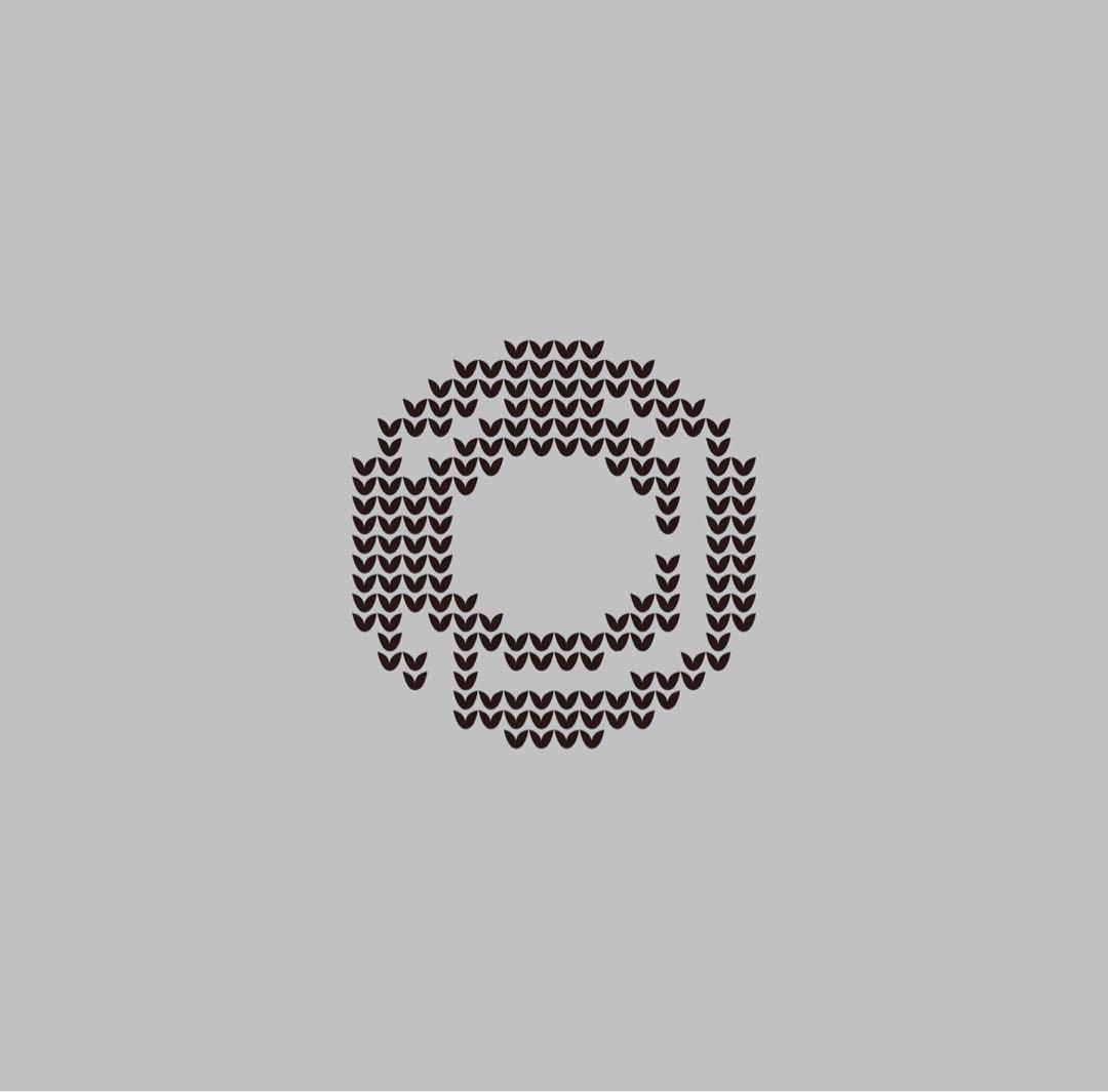 マルシィ ニット風ロゴプリントパーカー アッシュ - メルカリ