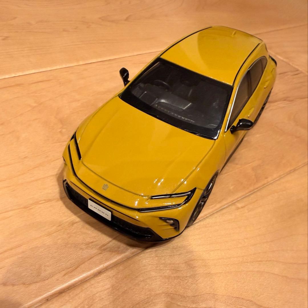 トヨタ カラーサンプル ミニカー クラウンスポーツ 1/30スケール