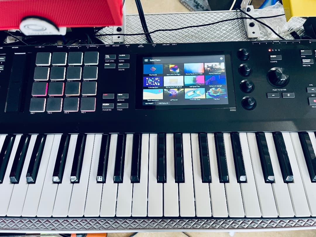希少 AKAI MPC Key 61 生産完了品 即発送 サンプラー シンセ｜