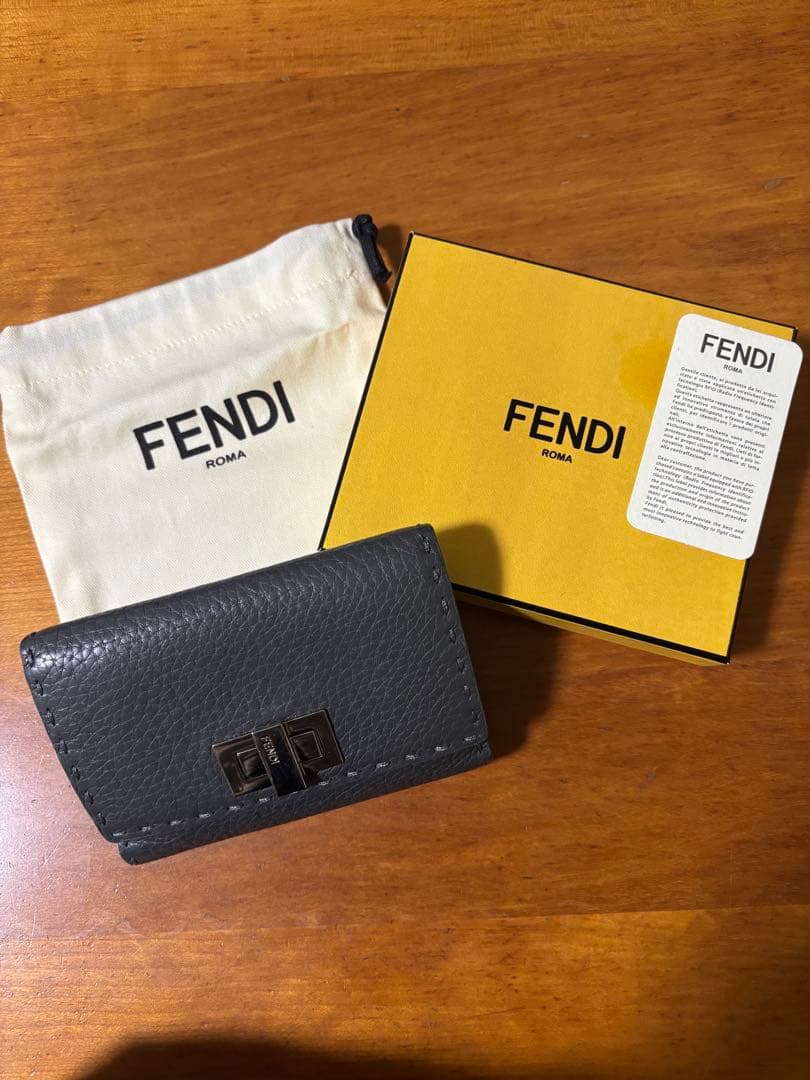 FENDI セレリア　ピーカブー　二つ折ウォレット 楽天市場】フェンディ FENDI 財布 二つ折り財布 ピーカブー セレリア