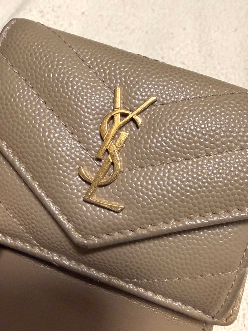 YVES SAINT LAURENT イヴサンローラン ベージュ 三つ折り財布