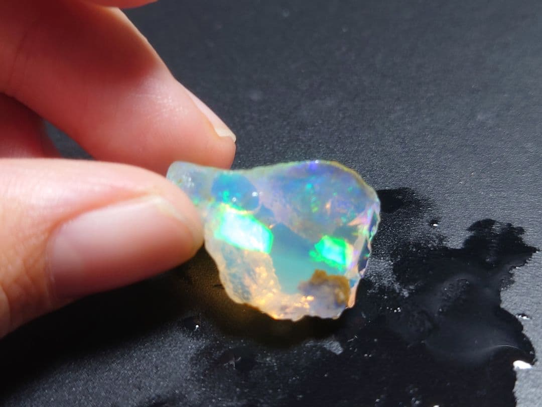 エチオピア ウェロ産 オパール 鉱物標本 原石 透明 緑 青 チョーク