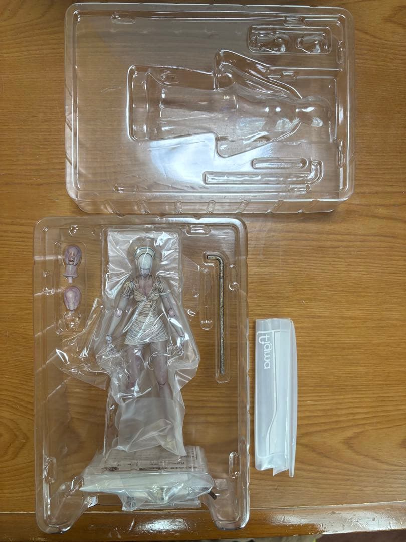 figma レッドピラミッドシング バブルヘッドナース