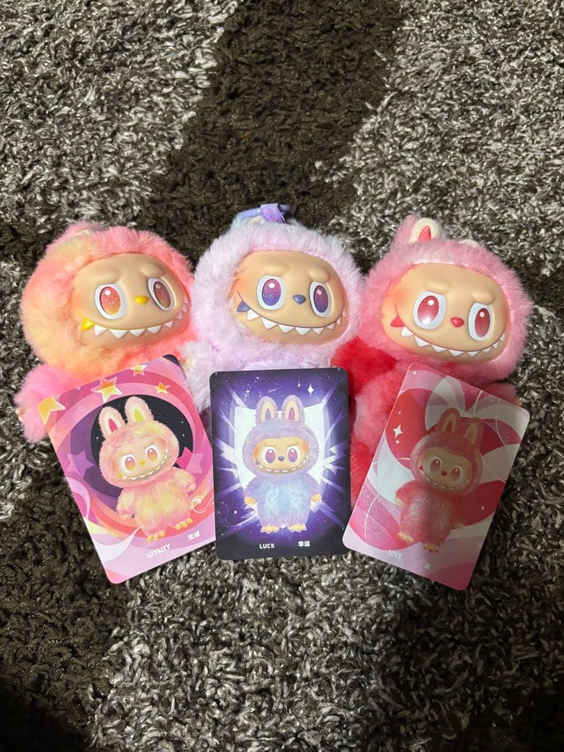 Azu　POPMART LABUBU Big into Energy