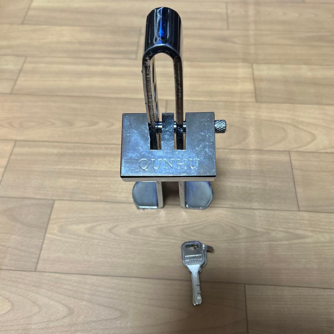 TOMS ステアリングロック