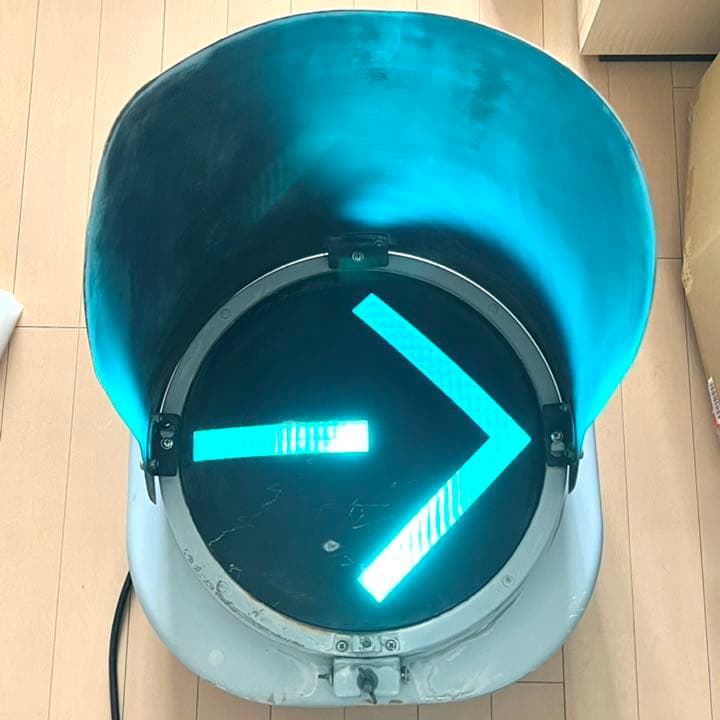 小糸工業製 車両用交通信号機 矢印信号機
