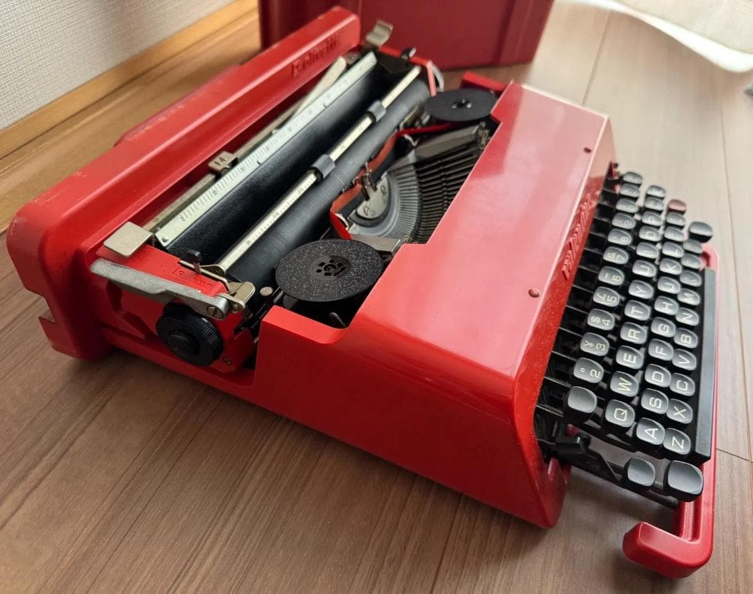 オリベッティ バレンタイン valentine タイプライター 赤