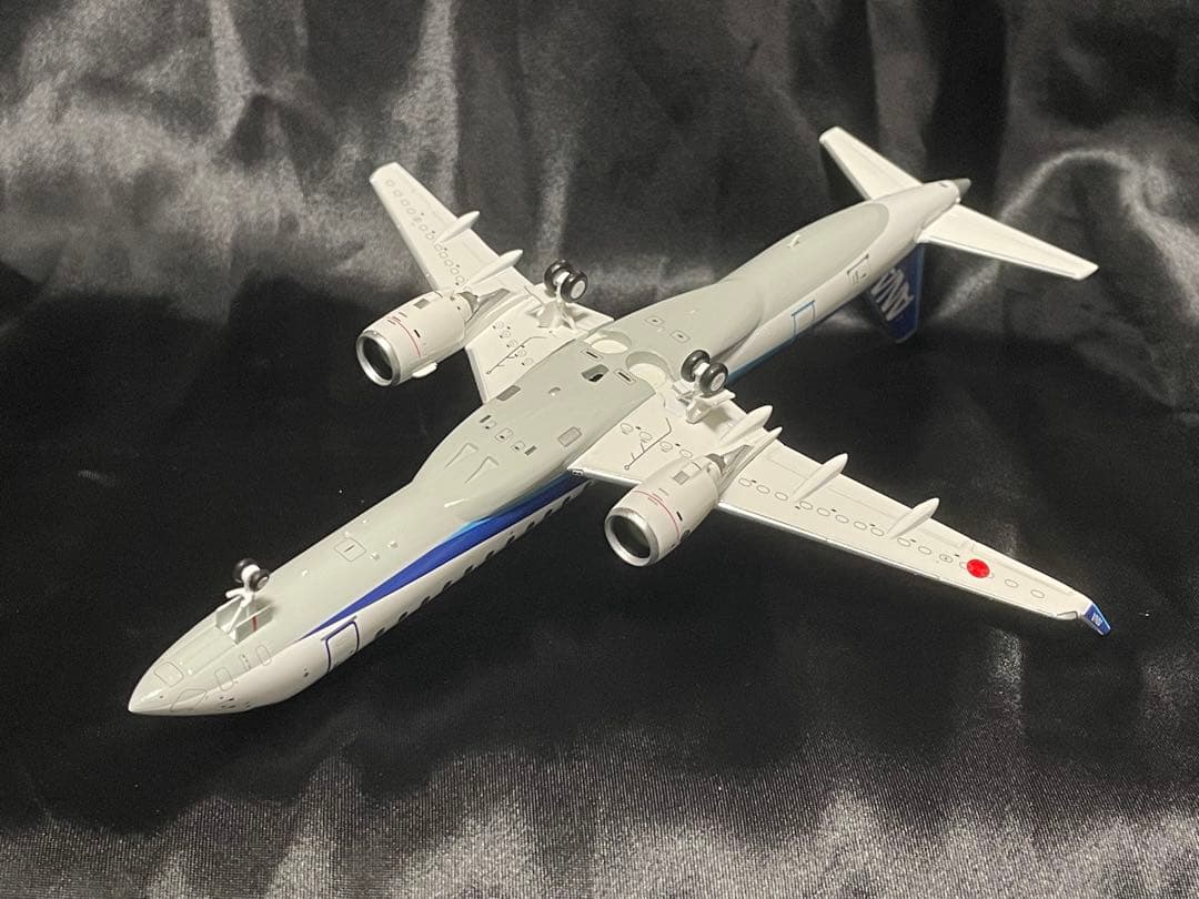 全日空商事]1/200 ANA 三菱MRJ90 滑走路パネル付 MR29008