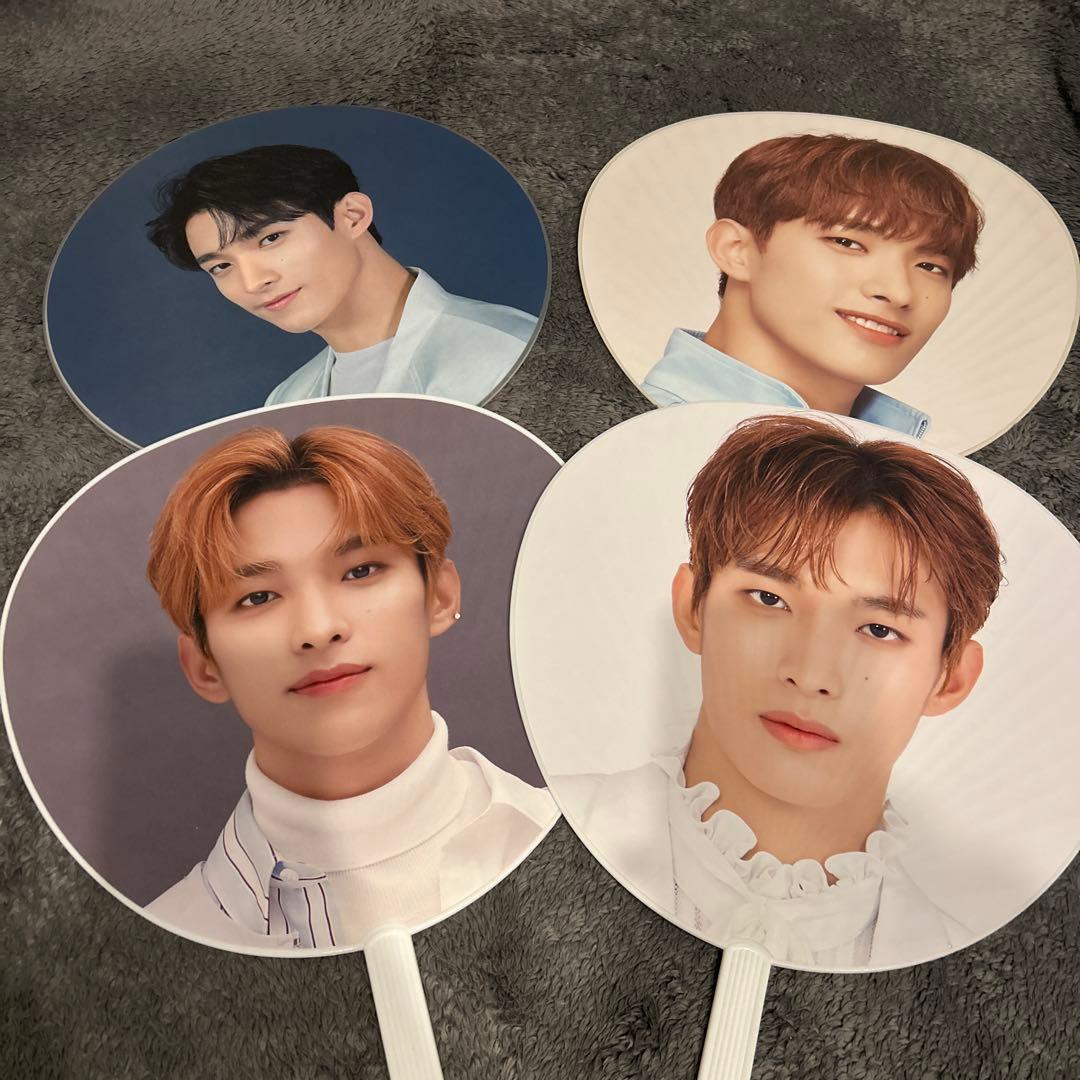 seventeen ドギョム うちわ セット - メルカリ